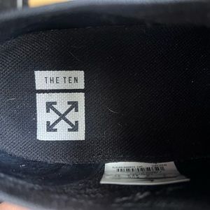 OFF WHITE VAPORMAXES SIZE 9 USED NO TAG